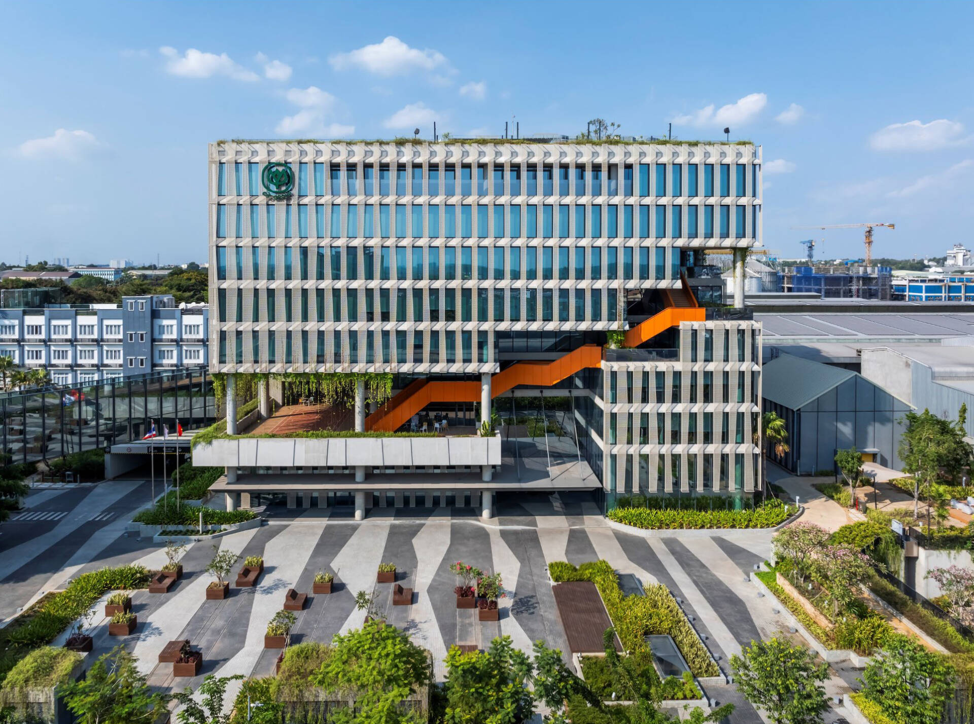 Trụ sở Văn phòng CP Việt Nam – Không gian làm việc bền vững với vườn treo xanh | Công ty CP Kiến trúc MH